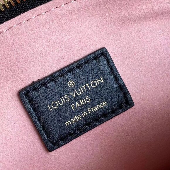 Louis Vuitton Chain Bags, Wallets - Picture 9 of 9